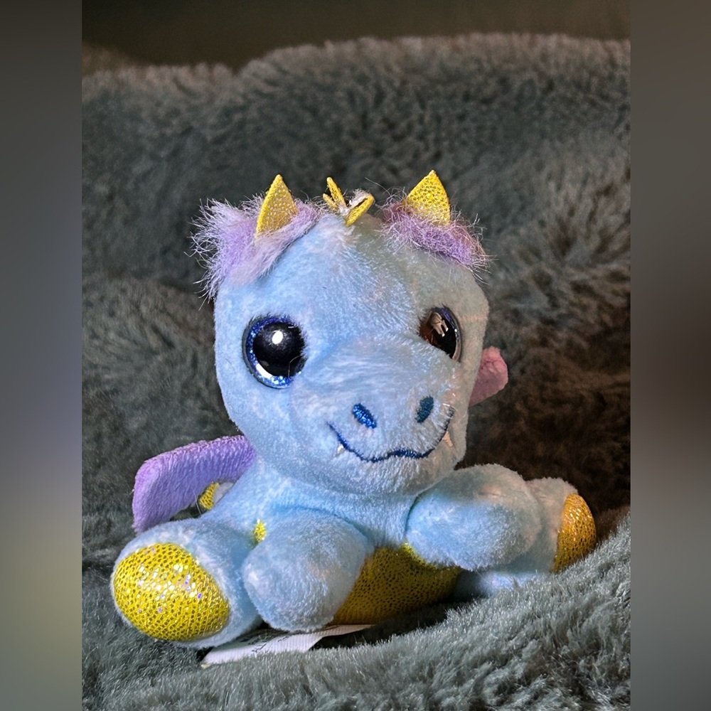 Surprizamals Cute and Tiny Blue Dragon Plush 2.5” Toy, In Very Good Condition!